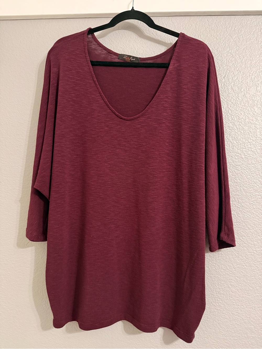 Laila Jayde Relaxed Scoop Neck Tunic in Burgandy